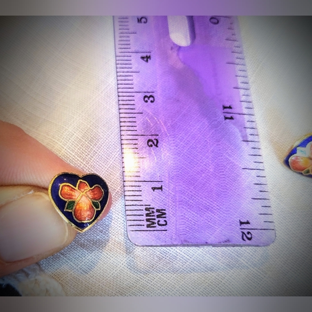 True Vintage Circa 1980, Cloisonne Iris Post Earrings, Perfect Condition! - Picture 4 of 4